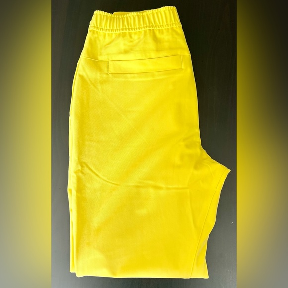 Men’s Figs Yellow jogger scrubs (small) - Picture 3 of 3